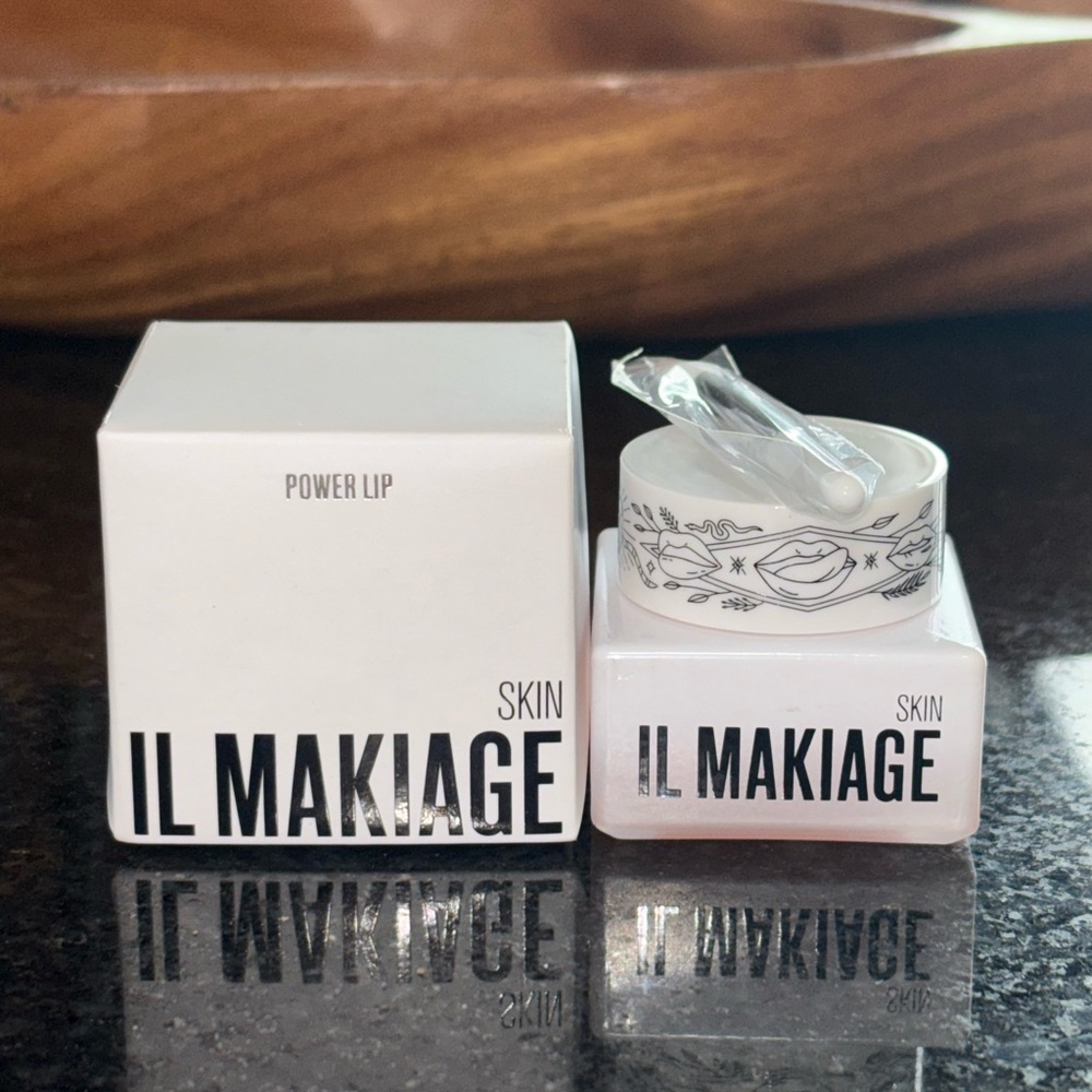IL MAKIAGE POWER LIP MASK
LIP CONDITIONING SHEA BUTTER MASK
